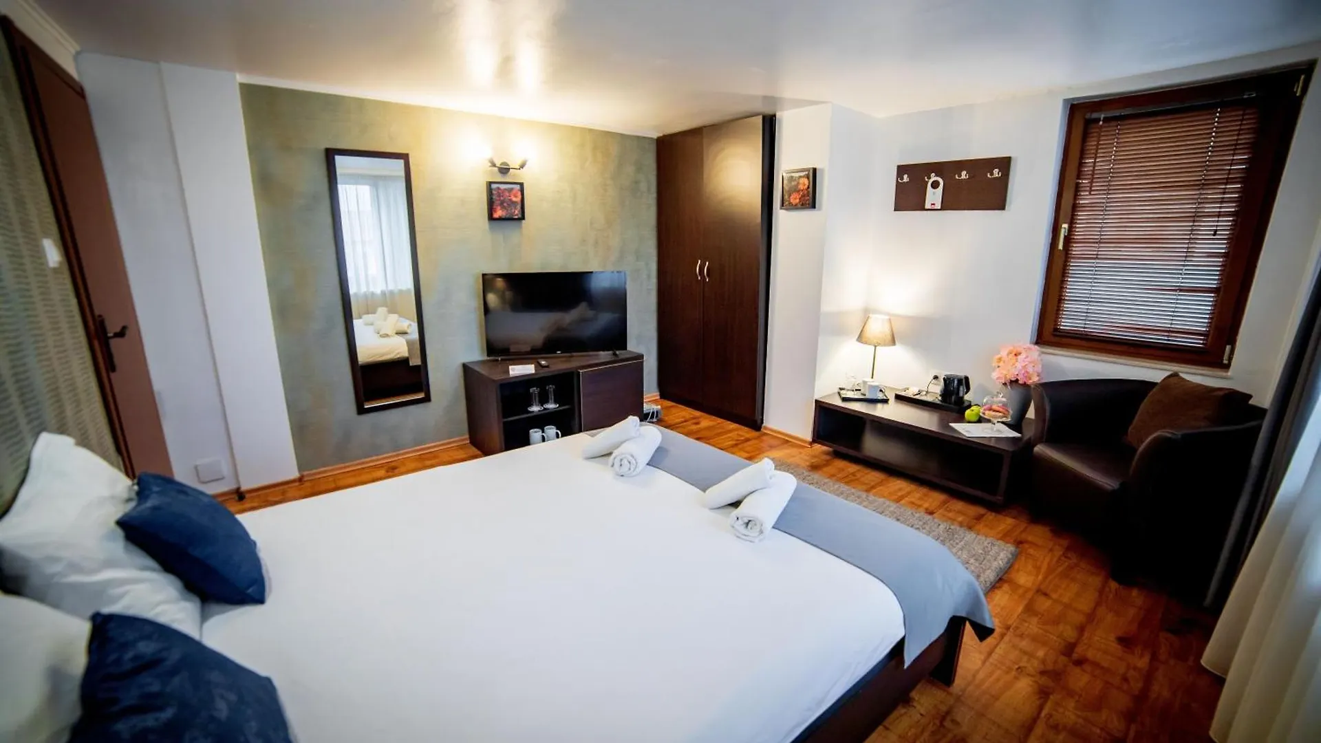 Velinov Boutique Hotel Μπάνσκο 3*,